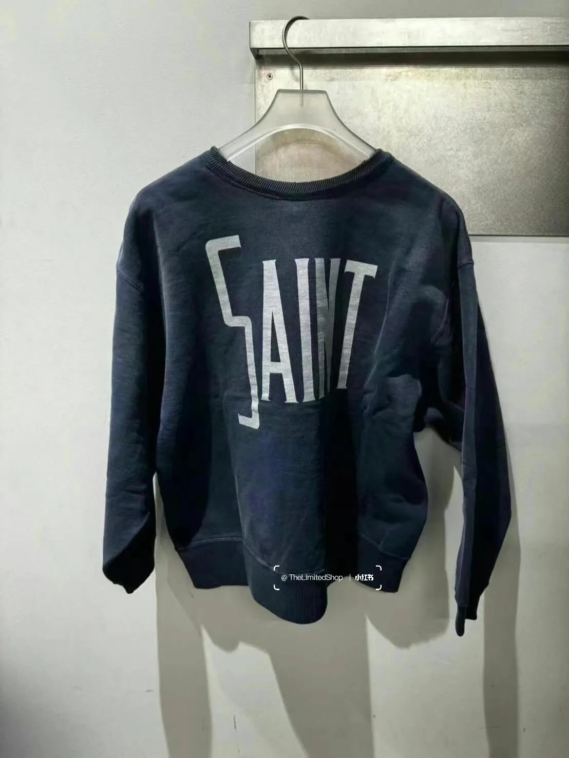 SAINT M×××××× Disney FANTASIA DNF_CREW N SWEAT/FANTSIA Mickey distressed sweatshirt, washed blue S-XL Assute dyed ready-made clothing, oxidation and fading, multiple washes to make the old wormhole damage treatment, simulated sun fading treatment, natural fading, customized Disney cooperation wash mark, correct main mark